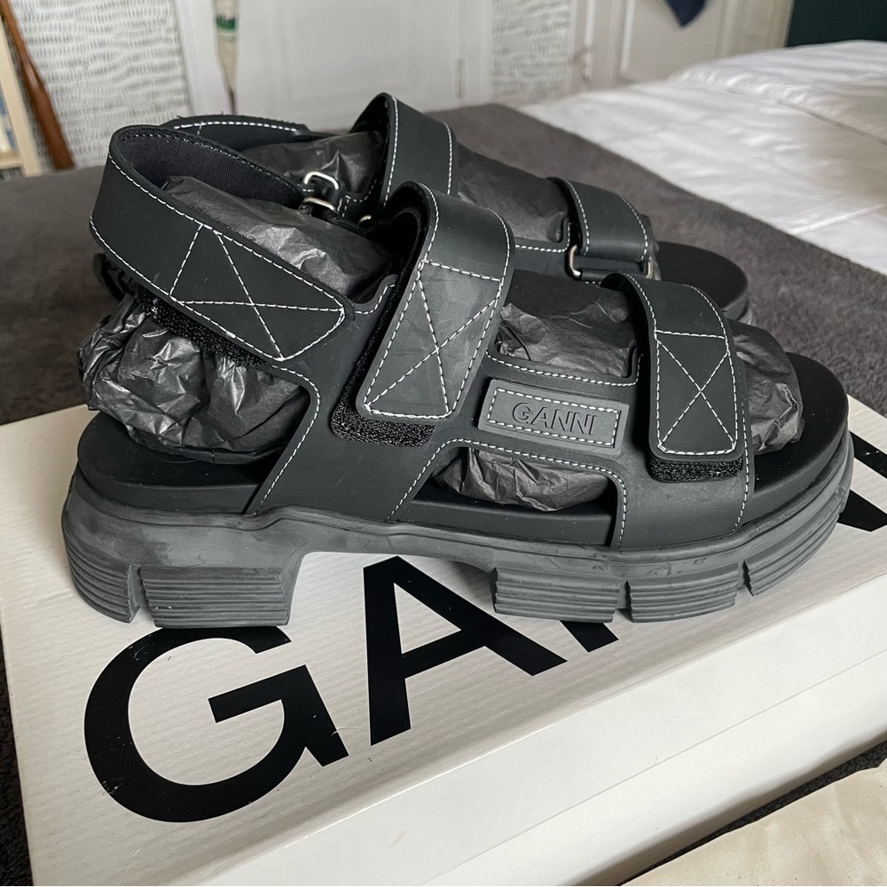 NWT GANNI CHUNKY RUBBER SOLE SANDAL W/VELCRO SIZE 40